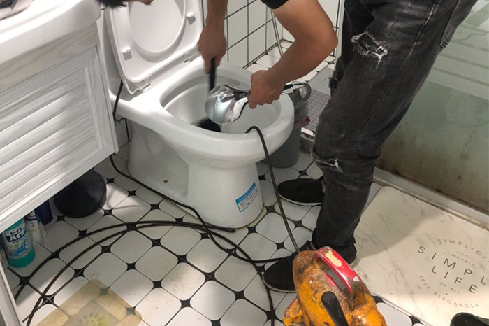 芗城马桶堵塞自己疏通还是找师傅?专业上门服务让你省时更省心